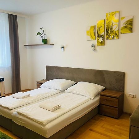 Weninger Studio Apartman Кишкунхалаш Экстерьер фото