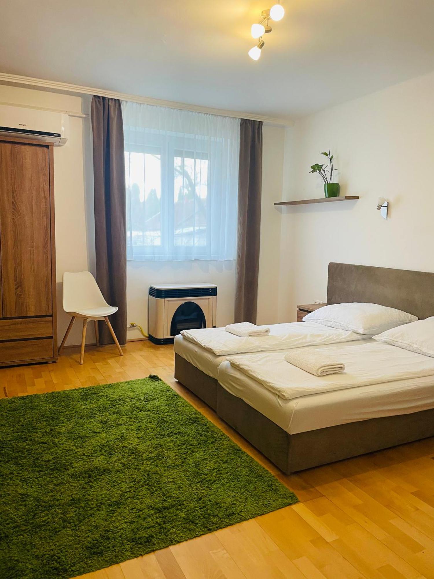 Weninger Studio Apartman Кишкунхалаш Экстерьер фото