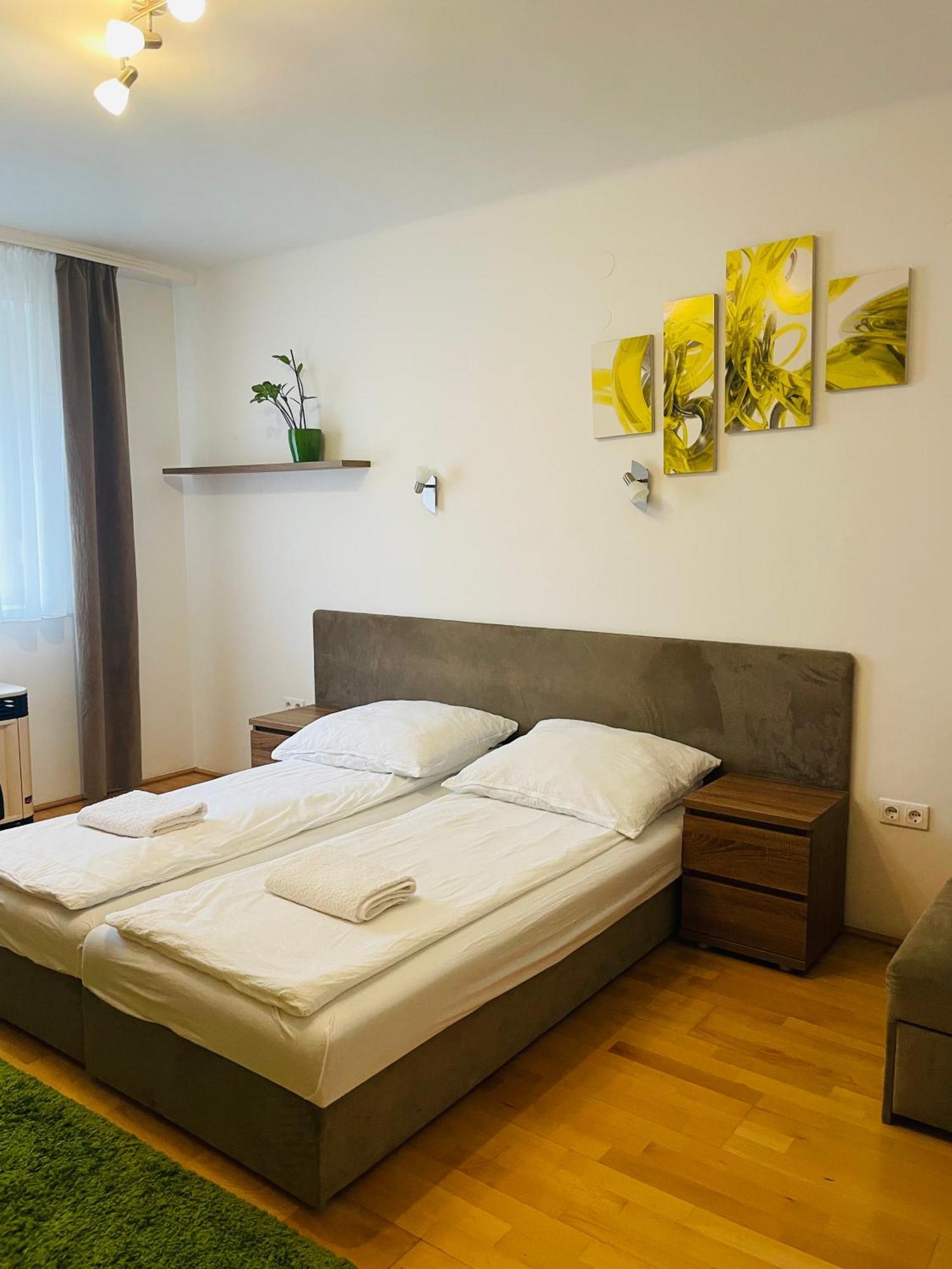Weninger Studio Apartman Кишкунхалаш Экстерьер фото