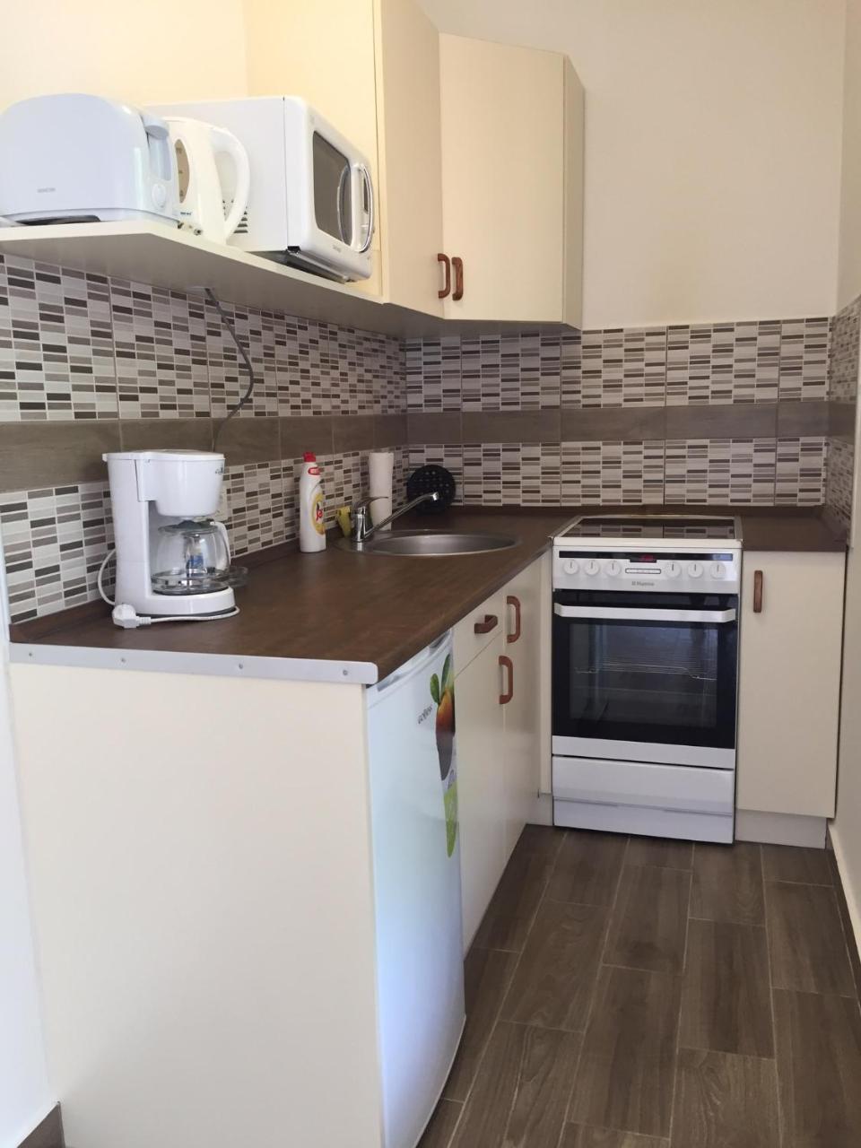 Weninger Studio Apartman Кишкунхалаш Экстерьер фото